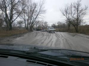 Запорожский волонтер остолбенел при виде маленького мальчика, роющего окопы