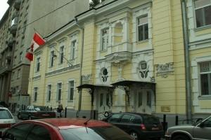 В Киеве «заминировали» посольство Канады