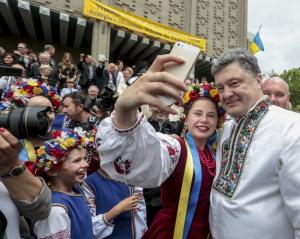 Визит Порошенко в Австралию: селфи с девушками и переговоры с Эбботтом (Фото)