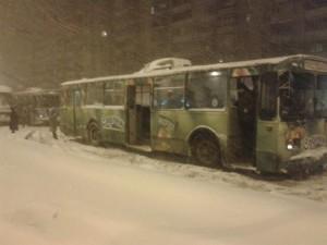 В Запорожье тролейбусы стали заложниками снегопада