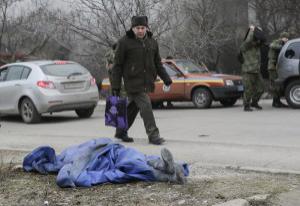 Количество жертв атаки террористов на Мариуполь возросло до 16