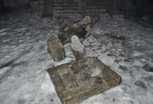 Ленинопад продолжается: В Запорожье снесли еще один памятник (Фото)