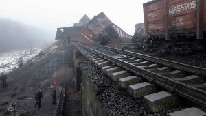 В Запорожской области возобновлено движение поездов по поврежденному мосту