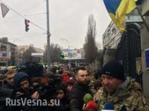 В Киеве боевики «Айдара» штурмуют Минобороны (ПРЯМАЯ ТРАНСЛЯЦИЯ)