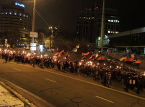 Помни героев Крут: в Киеве прошло факельное шествие