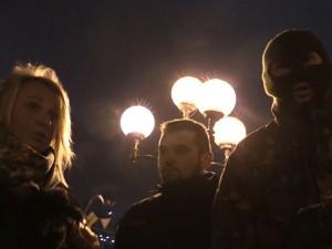 В Киеве на факельном шествии журналистам LifeNews повредили камеру и забрали телефон