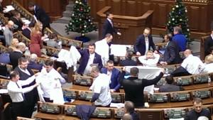 «Батькивщина» в белых футболках просит Савченко прекратить голодовку