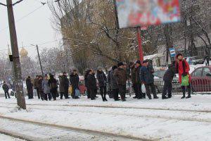 В Мариуполе перевозчики, не дожидаясь вступления в силу закона об отмене льгот, самовольно выгнали инвалида