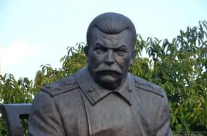 В освобождённом Крыму установили памятник Сталину