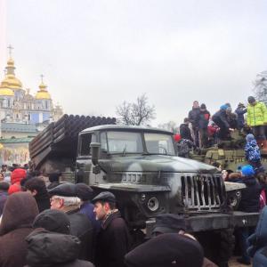 На Михайловской площади продолжается выставка военной техники из зоны АТО