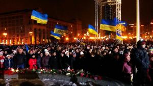 Порошенко с тысячами киевлян почтил память героев Небесной сотни