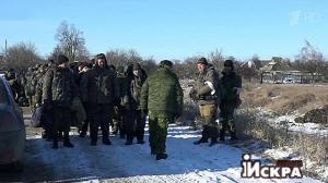 ВСУ подтягивают силы к Дебальцево, где украинские бойцы сдаются в плен сотнями. Пленных не будут обменивать, а передадут на руки родственникам (ВИДЕО)