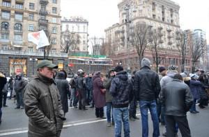 Митинг под КГГА: подростки «пришли на экскурсию», а пенсионеры требуют отставки Кличко