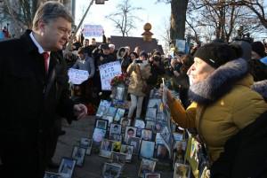Порошенко присвоил звание Героя Украины пятерым погибшим во время Майдана