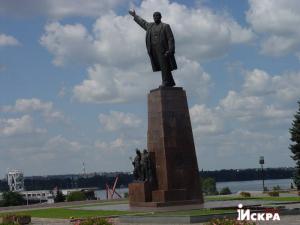 В Запорожье задержаны порядка 100 хулиганов попытавшихся снести памятник Ленину