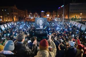Украинцы по всей стране вышли почтить память Кузьмы Скрябина (Подборка видео)