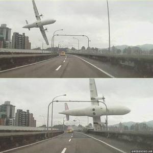 Крушение самолета в Тайване (Видео)