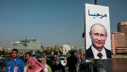 Египтяне, пережившие свой Майдан, встречают Путина плакатами с его портретами