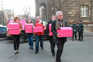 Подписи запорожцев в поддержку специального статуса Запорожской области доставлены в Верховную Раду