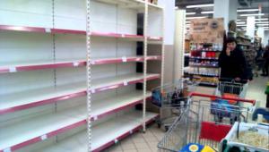 Запорожские власти: продукция в магазинах есть, а повода для паники нет