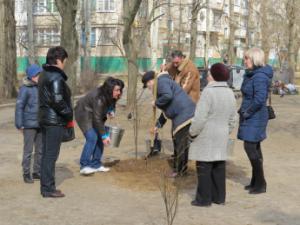 В Мелитополе местные жители за коммунальщиков делали их работу