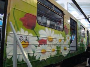 В Киевском метро курсирует цветочный вагон