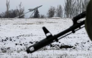 Террористы перекинули БМП и БТР в район донецкого поселка