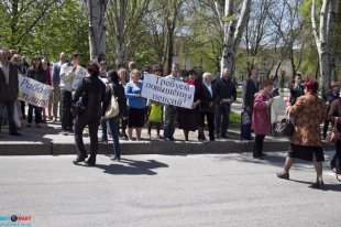 Появилось видео потасовки на антиправительственном митинге в Запорожье