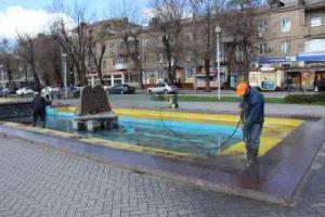 В Запорожье готовят фонтаны к новому сезону, первый включат 26 апреля