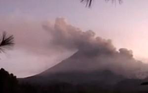 В Чили началось второе за несколько часов мощное извержение вулкана