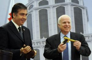 Порошенко включил Маккейна в список советников без его согласия