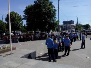 Запорожские рыночники пришли митинговать к мэру: одни  за отставку Нетребы, другие – против  (Видео)