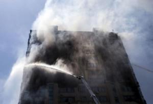 Азербайджан: Число жертв пожара в многоэтажке достигло 15