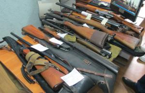 Жители Запорожской области сдали милиционерам 107 единиц оружия и тысячу патронов