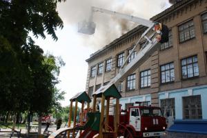 Во время пожара в запорожской школе находились 42 ребенка, пострадавших нет (Фото)