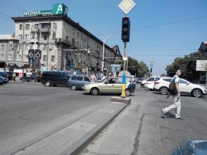 В центре Запорожья столкнулись два авто