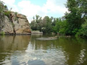 В Запорожье девушка-подросток упала со скалы