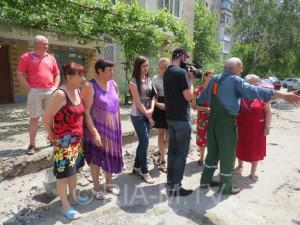 В Мелитополе за процессом укладки плитки во дворах следят «народные контролеры»