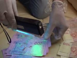 В Запорожье задержали чиновника во время получения взятки (Видео)