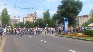 Митинг в Донецке: одни требуют убрать технику, другие – наступать на силы АТО (Видео)