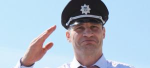 Бар «Голубая устрица»: в сети высмеяли Кличко в полицейской фуражке (Фото)