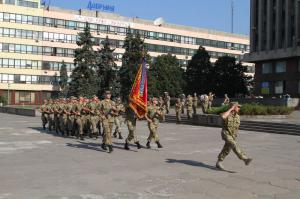 Запорожские военные части получили собственные боевые флаги (Фото)