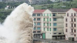 Тысячи туристов эвакуированы на Тайване из-за супертайфуна