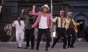 В США таксист заставил пассажиров танцевать под знаменитый хит «Uptown Funk» (Видео)