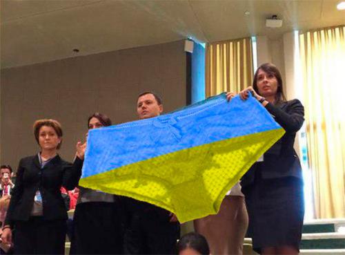 Во время выступления Путина в ООН, украинская делегация демонстрировала символ Украины