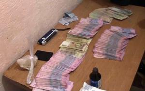 Прокуроры задержали сотрудников МВД за получение взятки