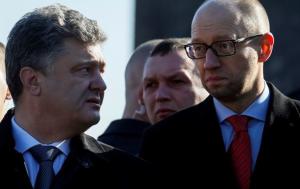 Уровень доверия украинцев к президенту упал в два раза, а к премьеру - в три