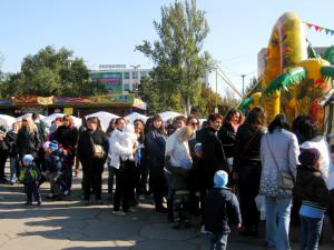 В Запорожье «Укроп» организовал для горожан бесплатную сладкую вату