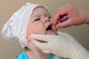 Более 60% детей вакцинировали против полиомиелита