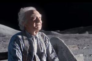 Трогательный ролик о мужчине на Луне собрал 10 миллионов просмотров на YouTube (Видео)